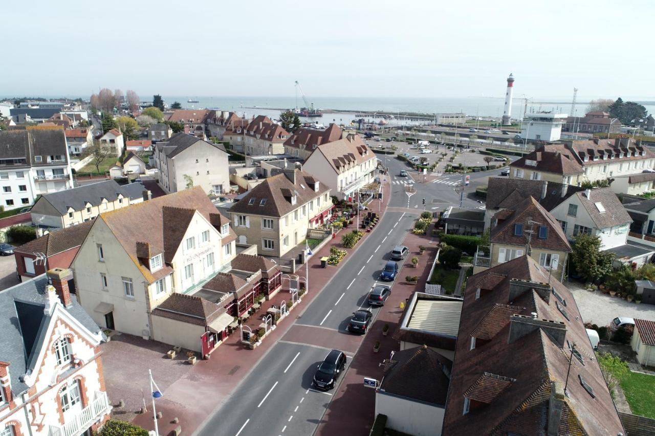 Hôtel-Restaurant Le Normandie Luc-sur-Mer Extérieur photo