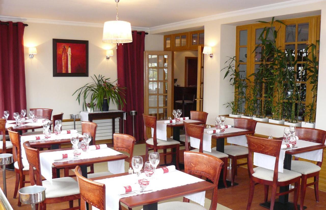 Hôtel-Restaurant Le Normandie Luc-sur-Mer Extérieur photo